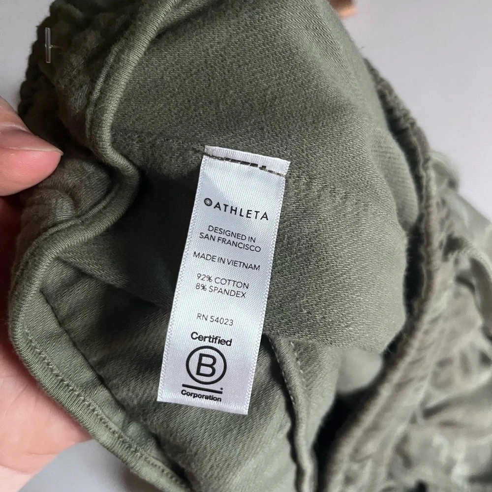Athleta Farallon Bermuda Shorts Size 6 Stratum Camo Green Casual Travel - Picture 7 of 7